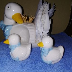 Ceramic white duck napkin, toothpick holder S & P ducklings. Vintage